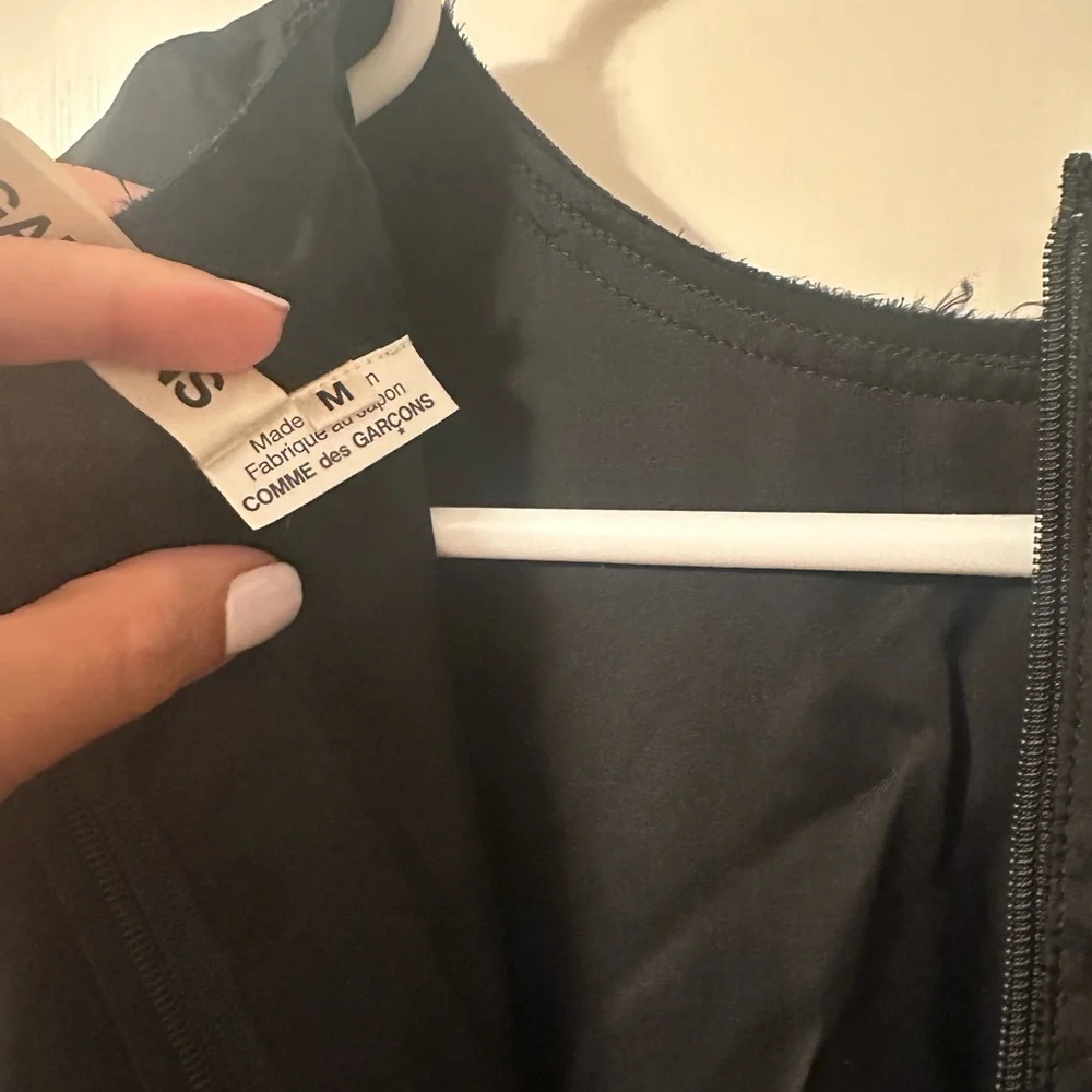 Comme des Garcons Black Sleeveless Peplum style Top - Picture 7 of 9